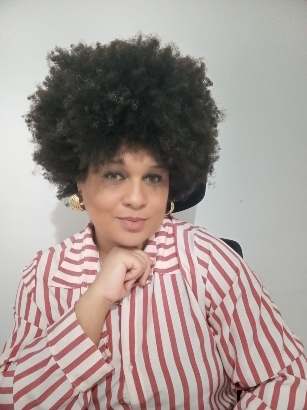 Edicleide Aquino em um retrato acolhedor
